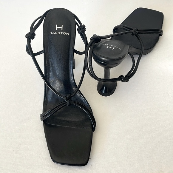 H by Halston Shoes - NWOT H by HALSTON PICASSO BLACK STRAPPY SQUARE TOE SPOOL HEELS SANDALS 8.5M